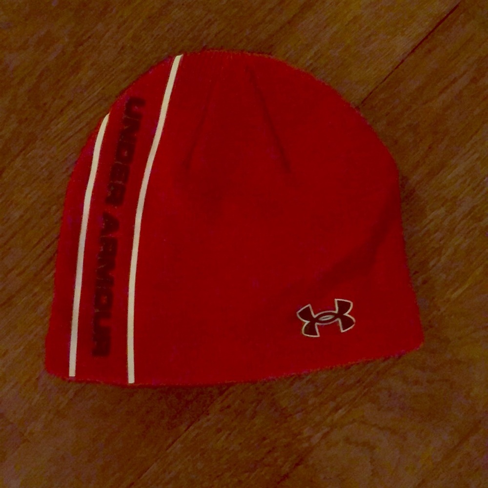 Kids Under Armour winter beanie in Red/black XS